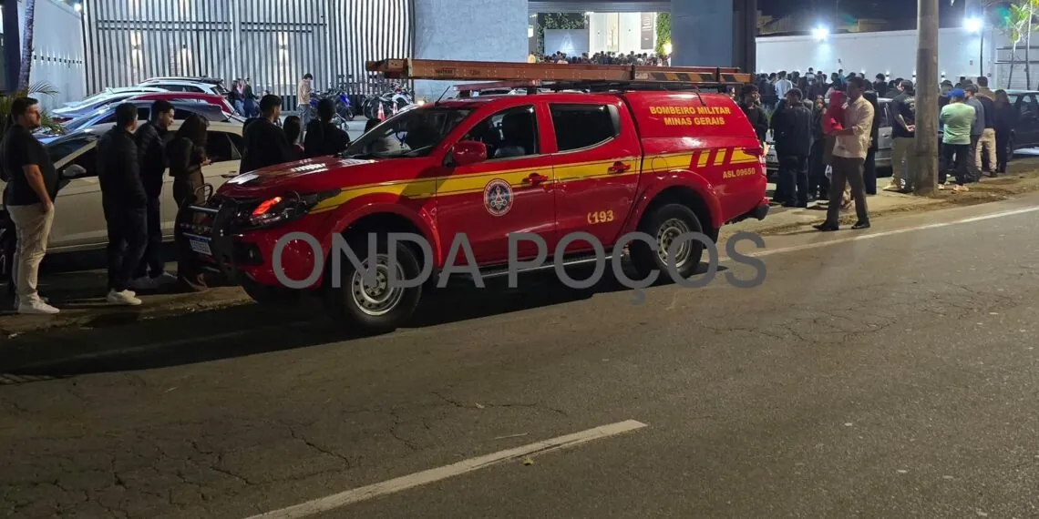 Princípio de incêndio em igreja Vitória e Paz mobiliza bombeiros em Poços