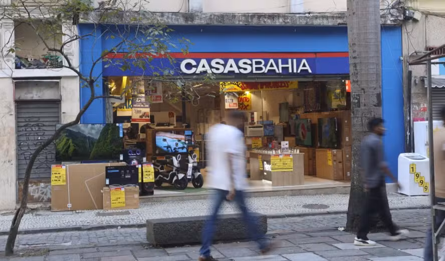 Justiça suspende temporariamente demissões da Casas Bahia e veta novos cortes sem mediação de sindicato