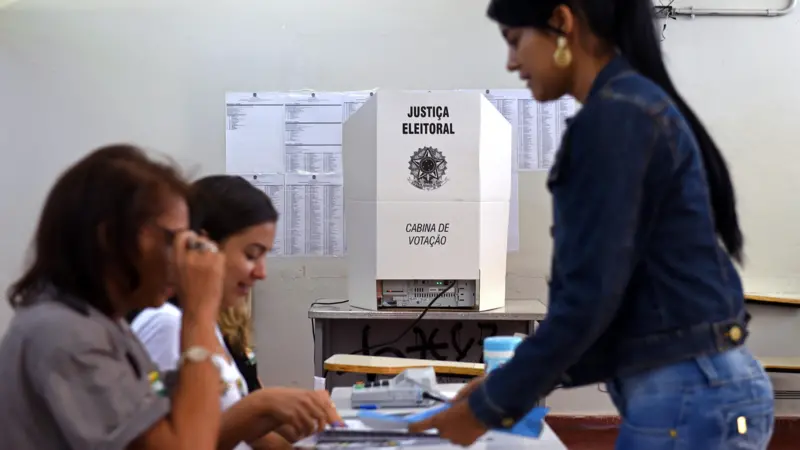 Por que mulheres e homens votam cada vez mais diferente — e como isso pode definir eleição entre Lula e Flávio Bolsonaro