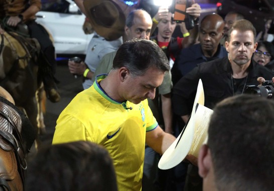 Campanha de Lula pede ao TSE cassação de Flávio Bolsonaro por ato em Barretos