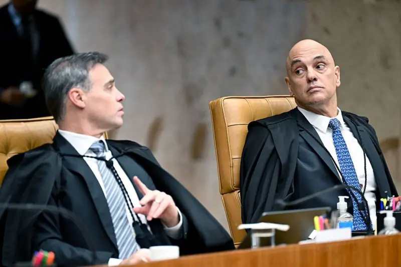 Moraes acusa Mendonça de agir para favorecer 'grupos políticos', pede providências de Fachin e agrava crise no STF